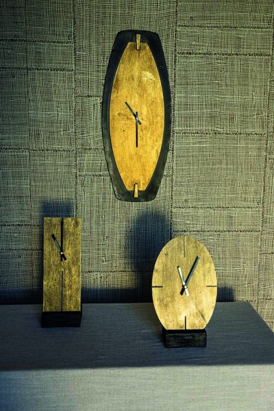 PTMD Tunes Gold metal table clock in black stand oval